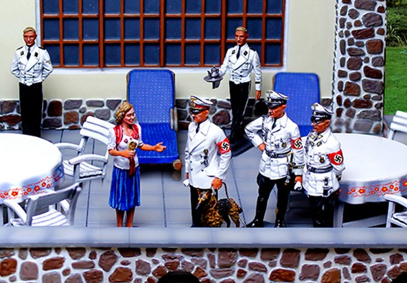 collectors showcase toy soldiers